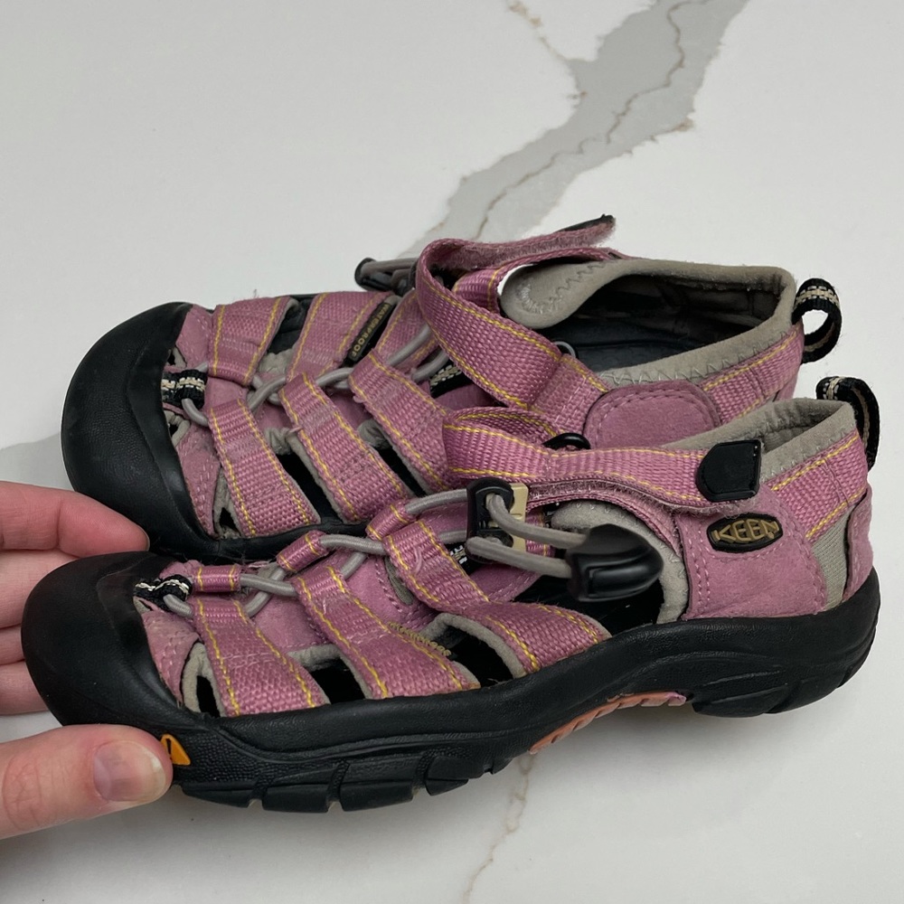 Keen Big Kids Newport H2 Sandals sz 1